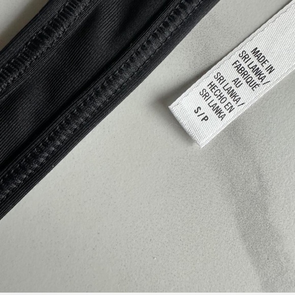 Black Sports Bra Victoria secret - Picture 2 of 2